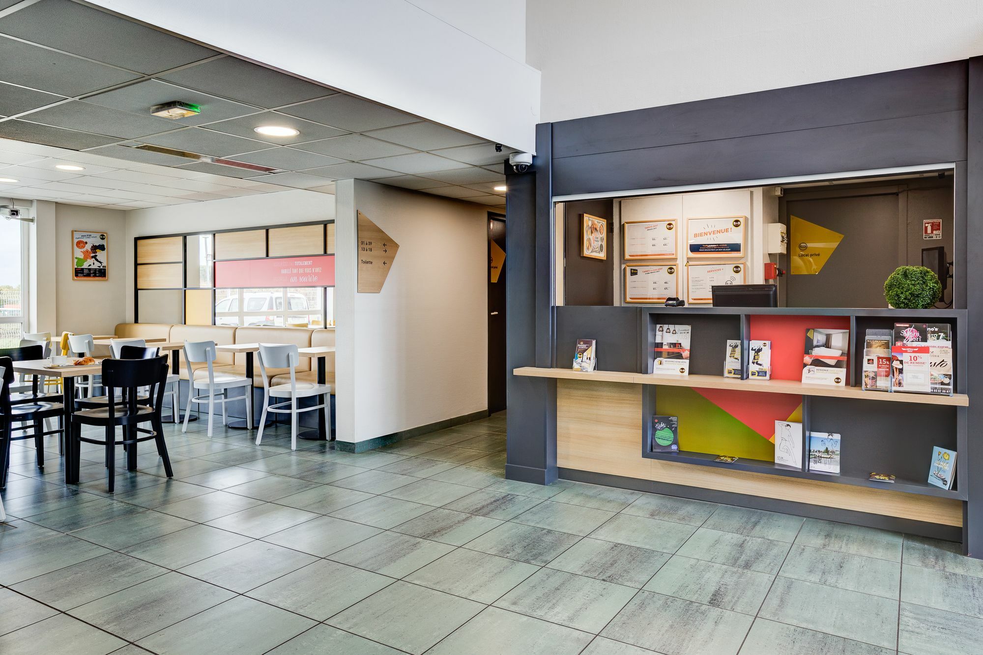 B&B Hotel Beauvais Allonne  ภายนอก รูปภาพ
